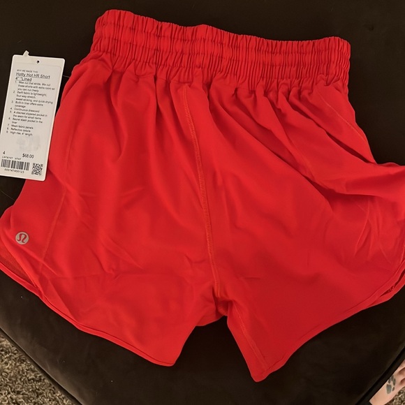Lululemon hotty hot shorts size 4 NWT red! - Picture 5 of 7